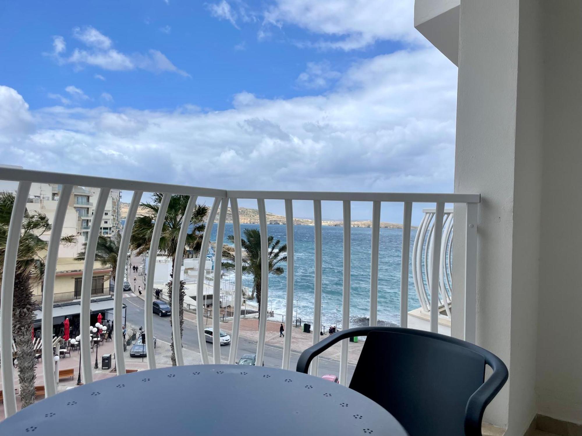 Bugibba Square Seafront Lux Apartments By Holi St. Paul's Bay Ngoại thất bức ảnh